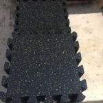 Piastra 50cm x 50cm, Spessore 5mm Pavimento Antitrauma in Gomma, SBR, 10% Giallo EPDM - immagine 7